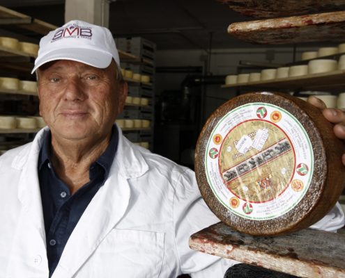caseificio follonica formaggio prodotto dalla famiglia Spadi